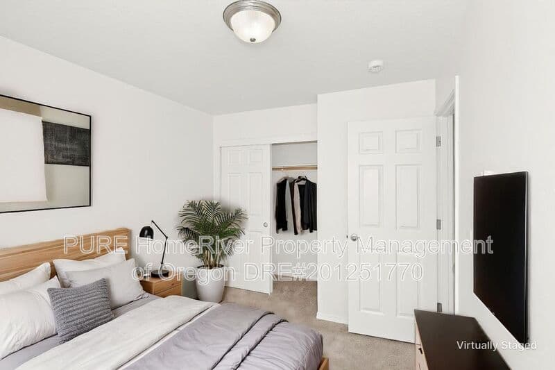 Portland House: 141 NE 147th Ave