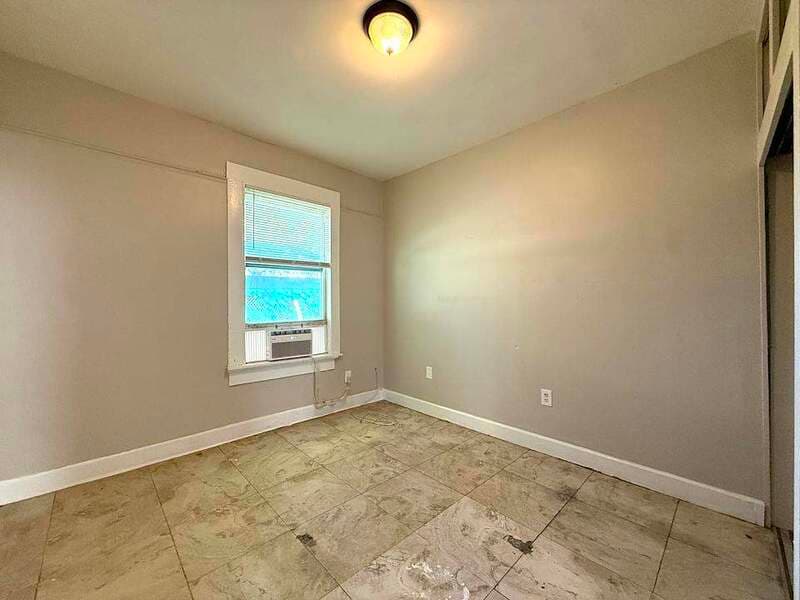 St. Petersburg House: 975 13th Avenue South