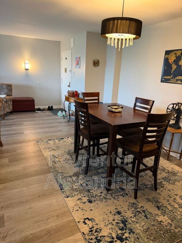 Alexandria House: 5300 Holmes Run Parkway