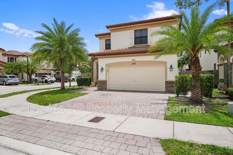 Doral House: 10016 NW 89 TER