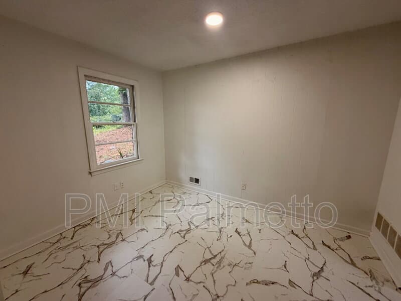 Columbia House: 7348 Parkview Drive