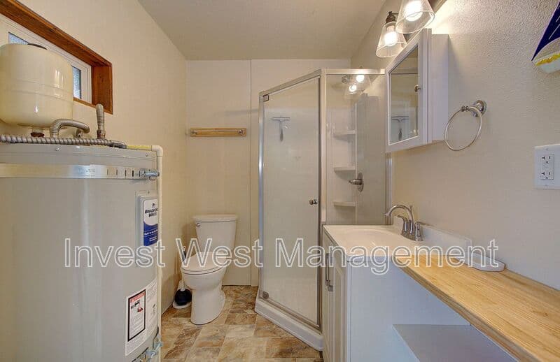 Vancouver House: 12311 SE McGillivray Blvd