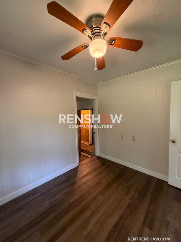 Lexington House: 450 Bedwell St