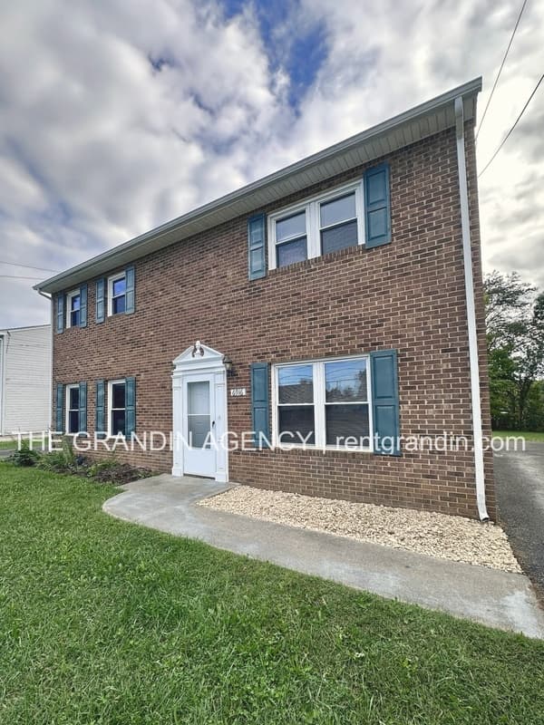 Hollins House: 6916 Wood Haven Road