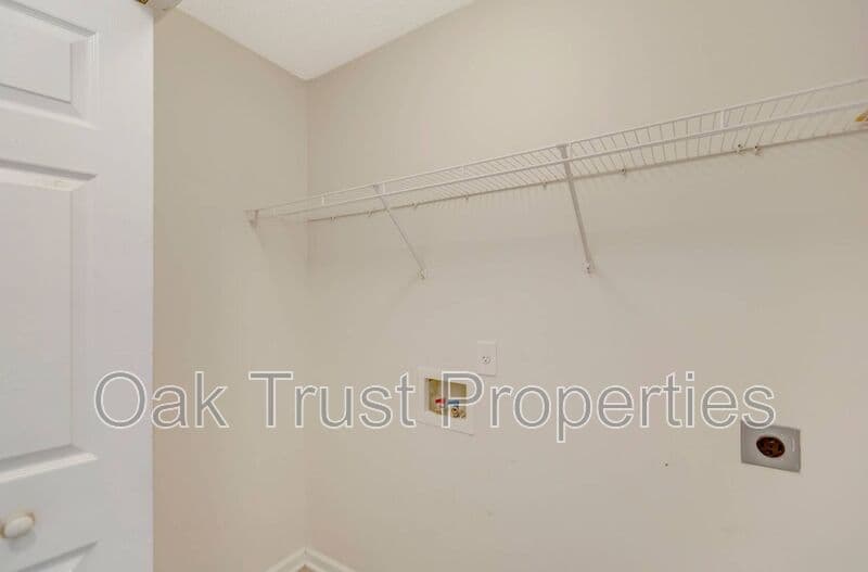 Ladson House: 1053 Friartuck Trail