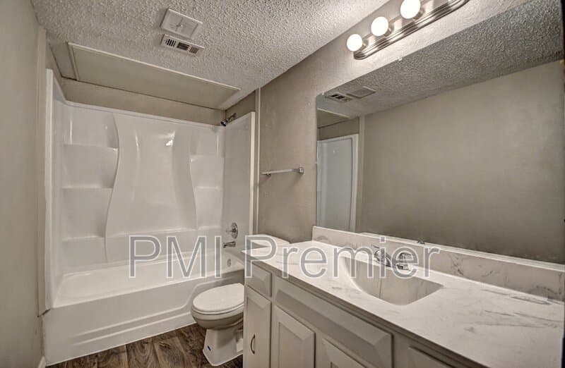 Irving Townhome: 707 E Shady Grove Rd
