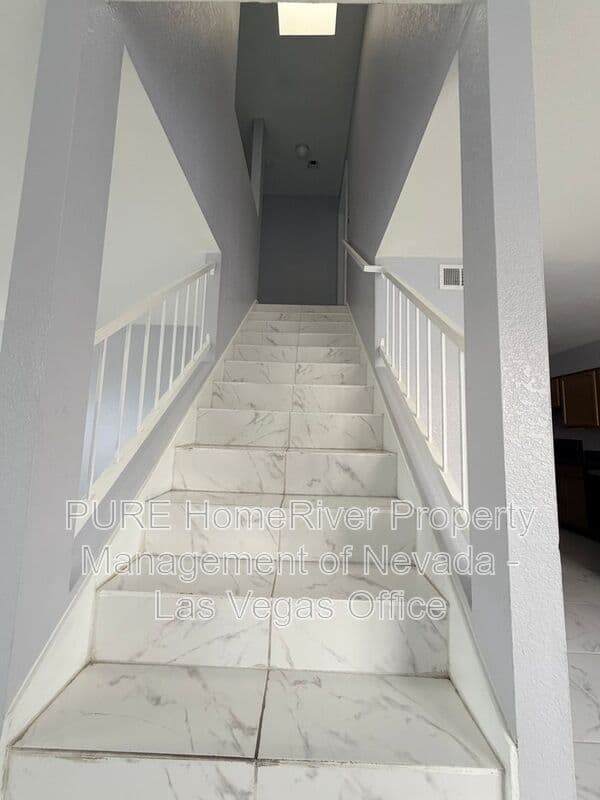 Henderson House: 2832 Mill Point Dr.