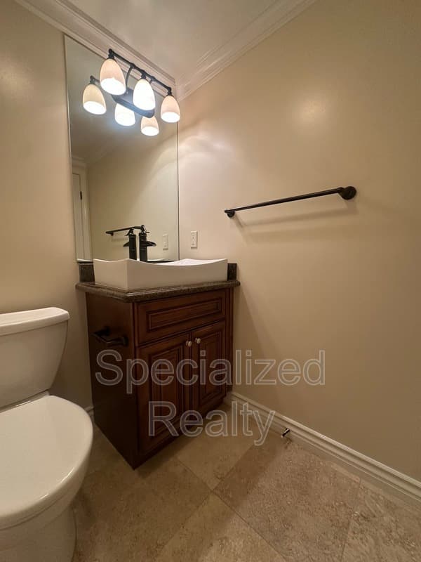North Hollywood Condo: 10921 Whipple Street