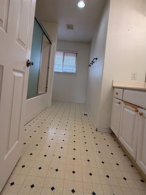 Happy Valley House: 15868 Southeast Compass Course Street