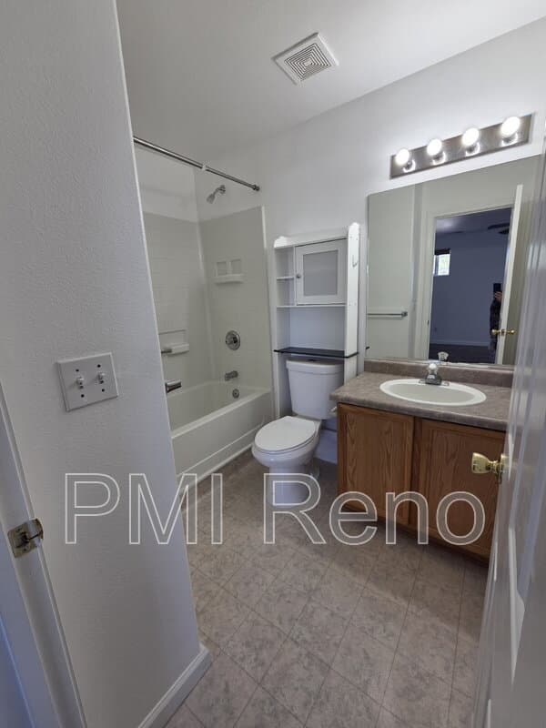 Reno Townhome: 421 Holcomb Avenue