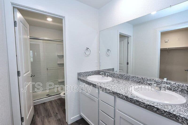 Roseville House: 2049 Shady Tree Circle