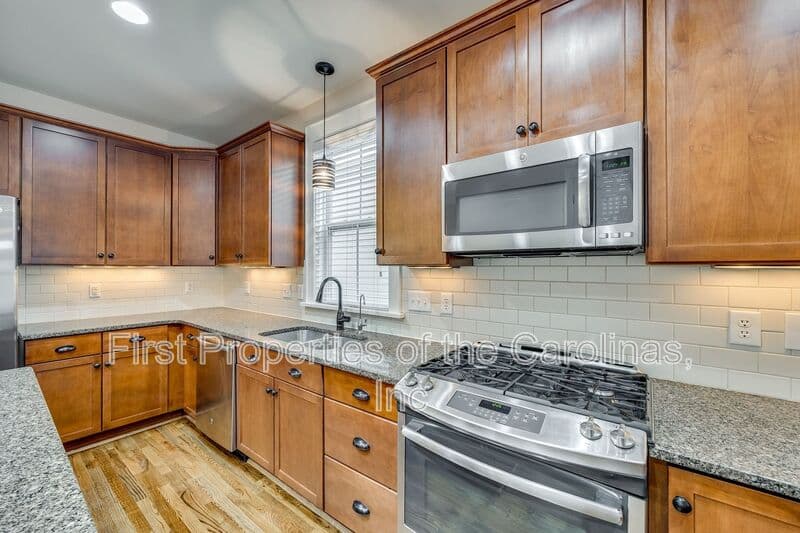 Rock Hill House: 799 Herrons Ferry Rd.