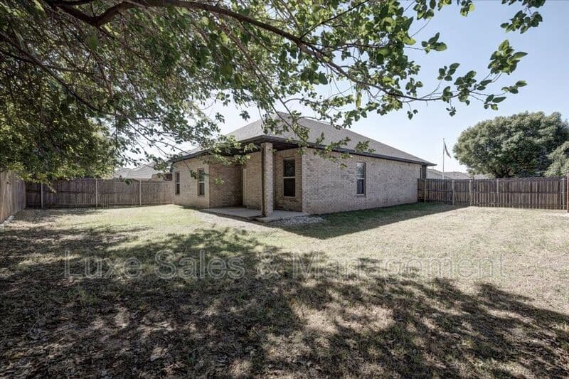 Yukon House: 7804 Meadow Lake Dr