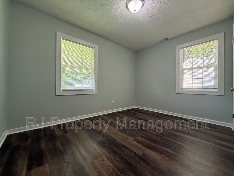 Memphis House: 332 Flynn Rd