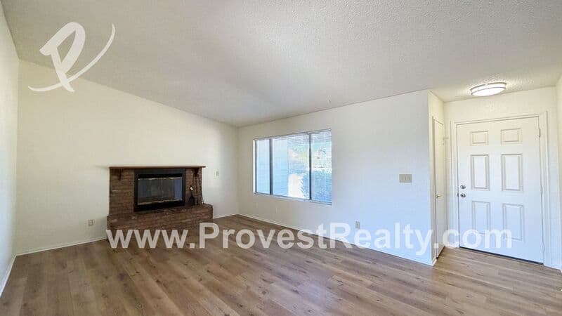 Victorville House: 13269 Llano Rd