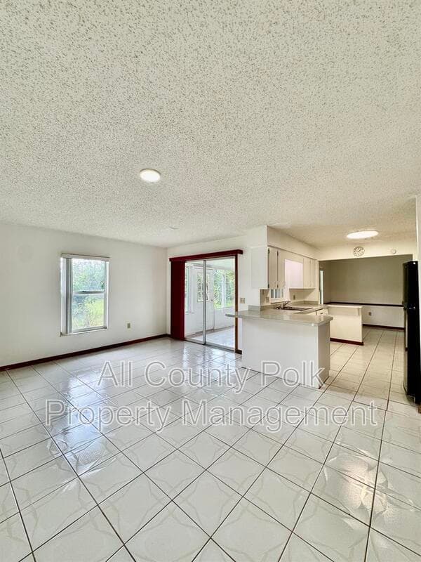 Lakeland House: 3919 Lehman Ct