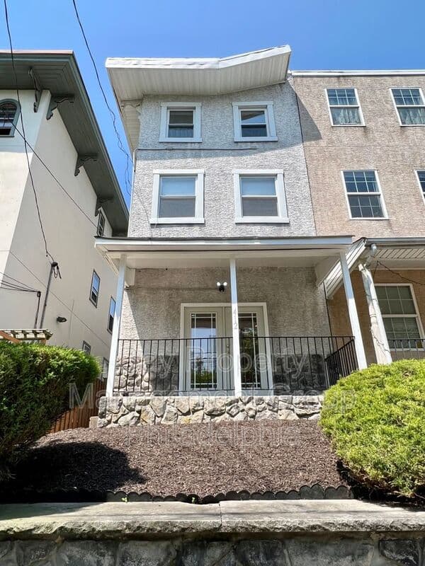 Philadelphia House: 412 N 32nd St
