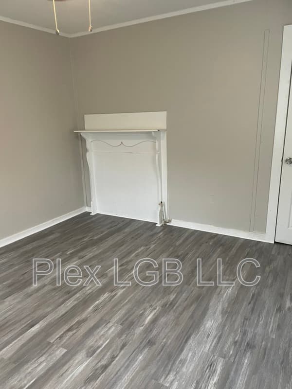 LaGrange House: 105 Butler Street
