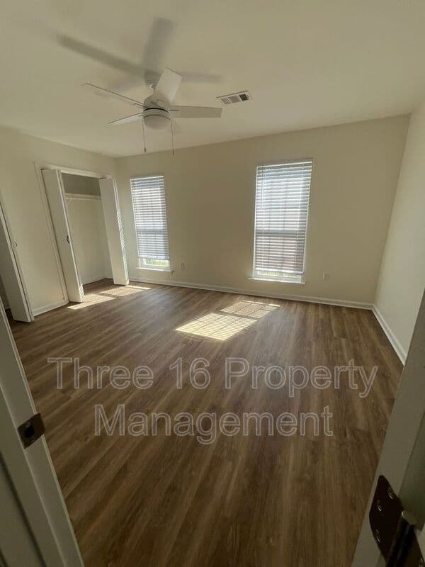 Evans House: 4211 Fairfield Cir