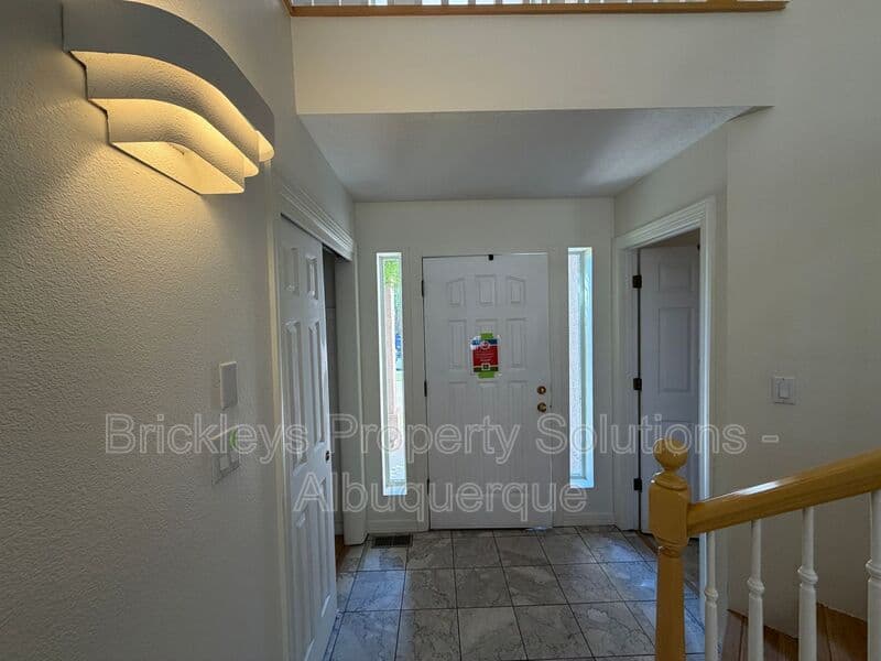 Albuquerque House: 6517 Glen Oak NE