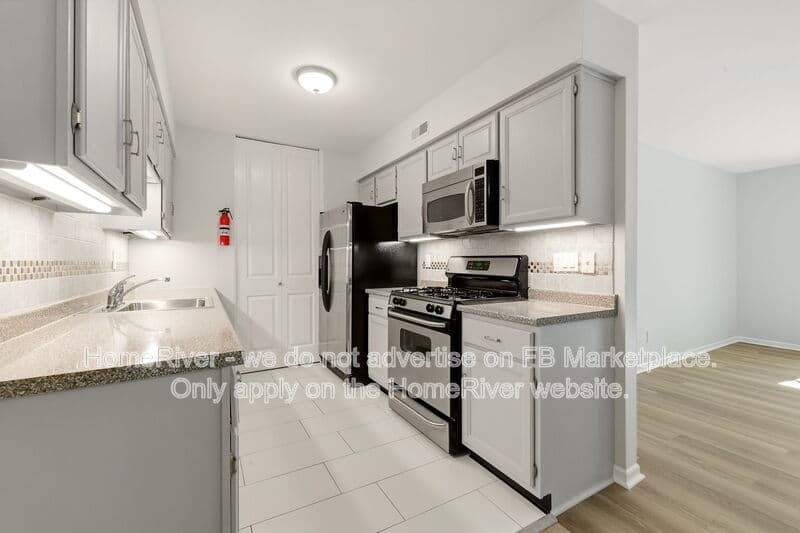Bloomfield Condo: 42 John St