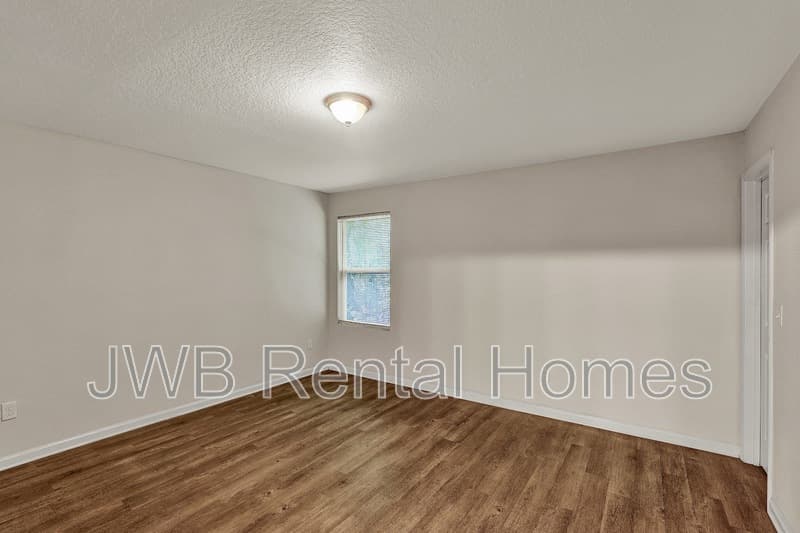 Jacksonville House: 7952 Dekle Ave