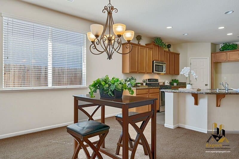 Lincoln House: 1836 Portello Way