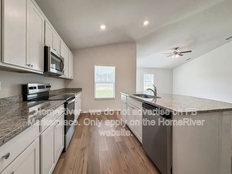 Jacksonville House: 6918 Myrtle Oak Rd