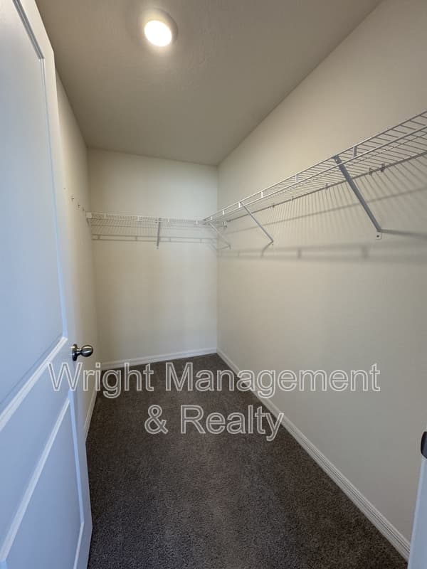 Wimauma House: 5586 Logan Cave Avenue