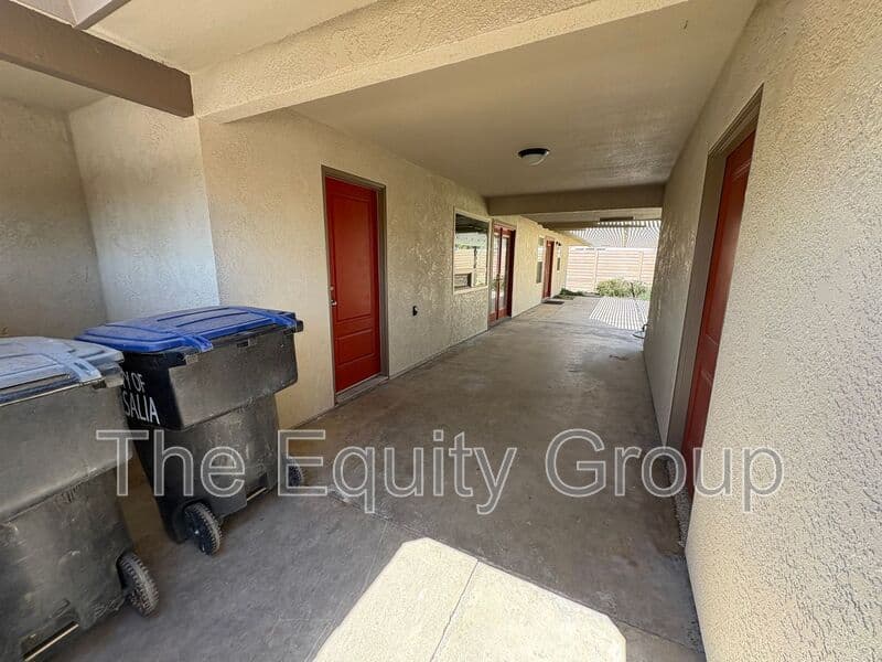 Visalia House: 2322 East Vassar Dr