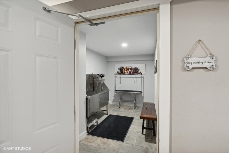 Pella Condo: 413 Jefferson Street - 14