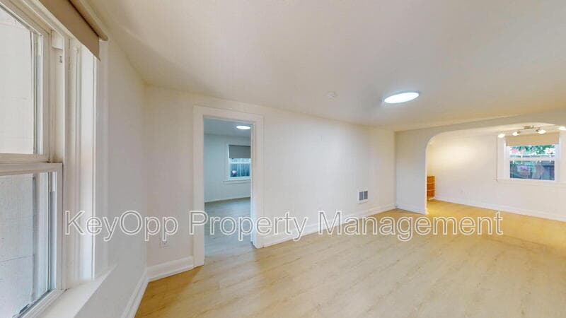 Redwood City Condo: 150 Nottingham Avenue