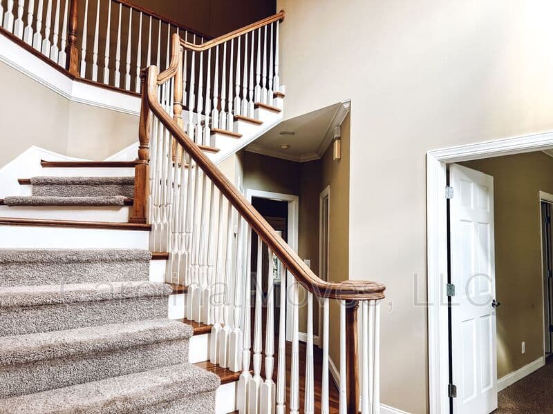 Simpsonville House: 702 Carriage Hill Road