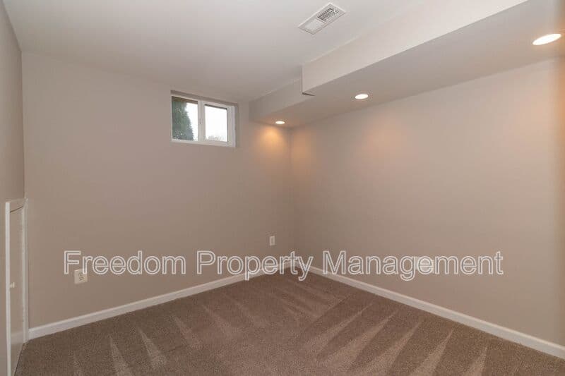 Warrenton House: 80 Brookshire Dr