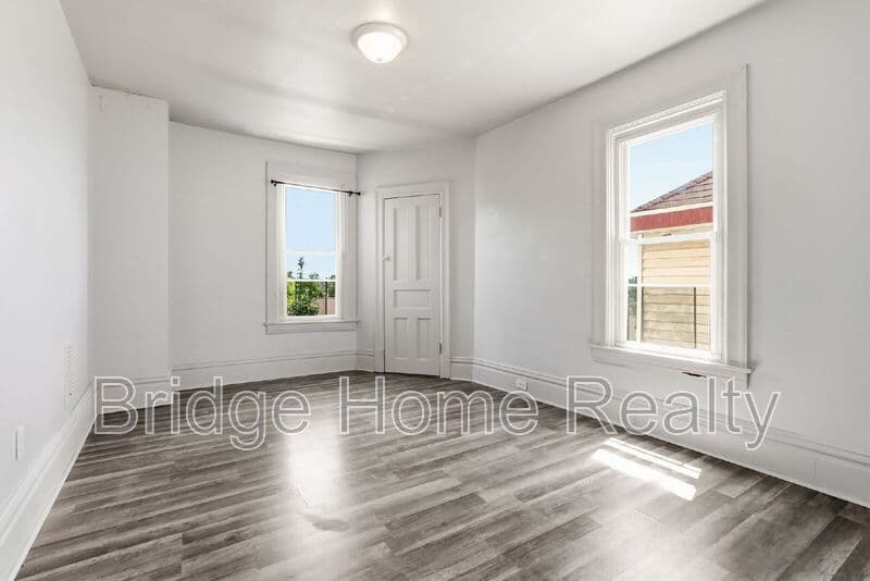 Pittsburgh House: 55 Harwood Street