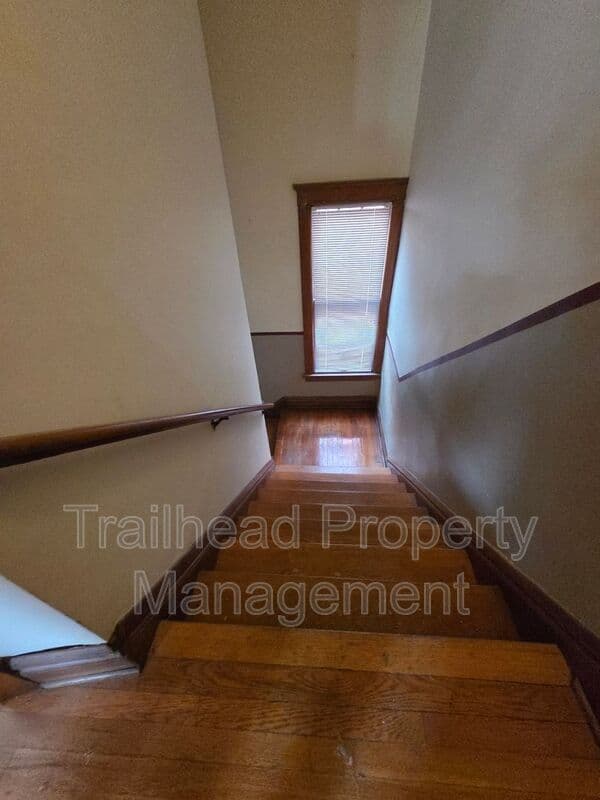 Kansas City House: 219 N Monroe