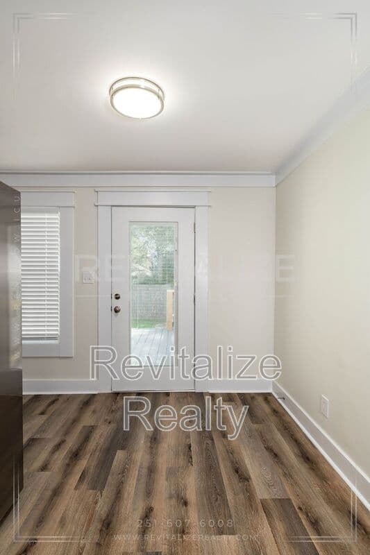 Mobile House: 80 Hathaway Rd N
