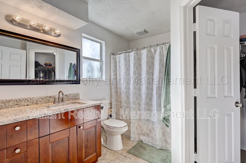 Jacksonville House: 5286 Julington Creek Road