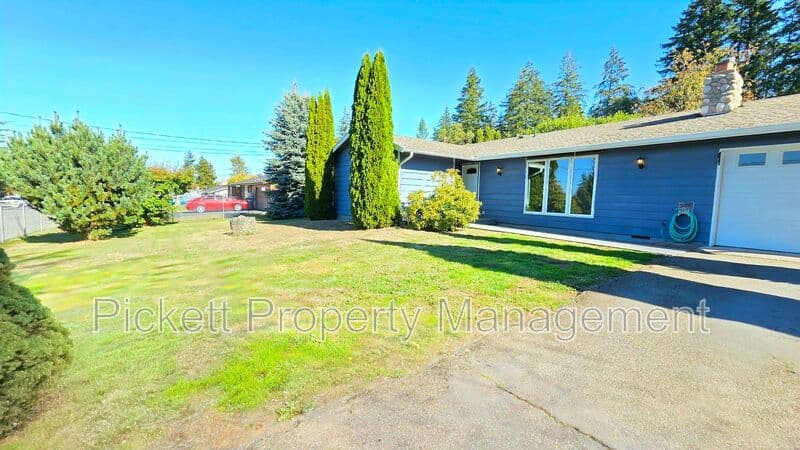 Port Orchard House: 2977 Hoover Ave SE