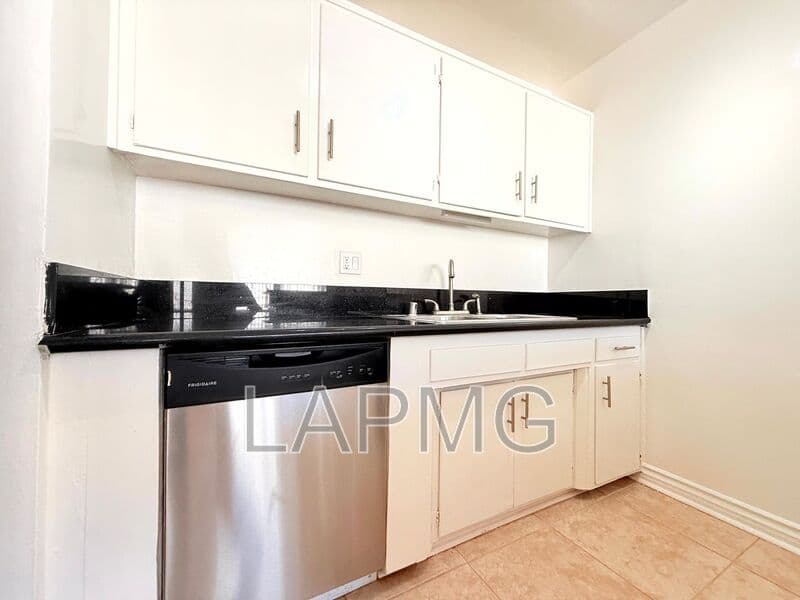 Los Angeles House: 1029 N. Ardmore Avenue