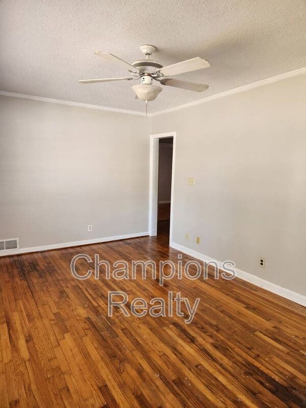 Columbus House: 5415 Eugenia Ave
