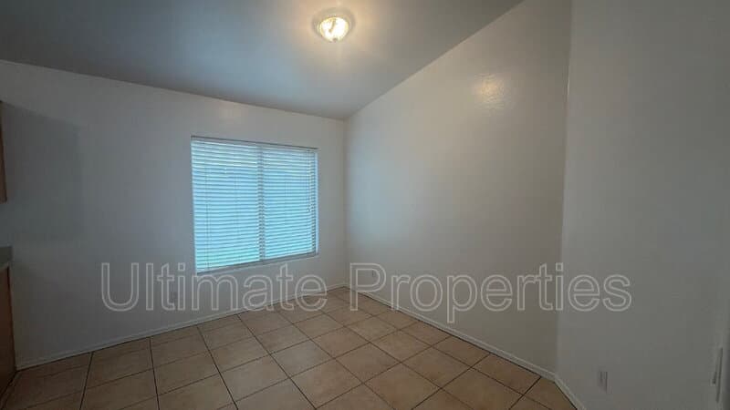 Glendale House: 7145 W Maryland Ave