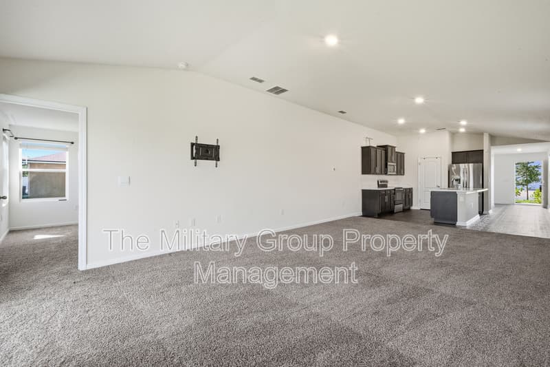 Jacksonville House: 15729 Equine Gait Dr