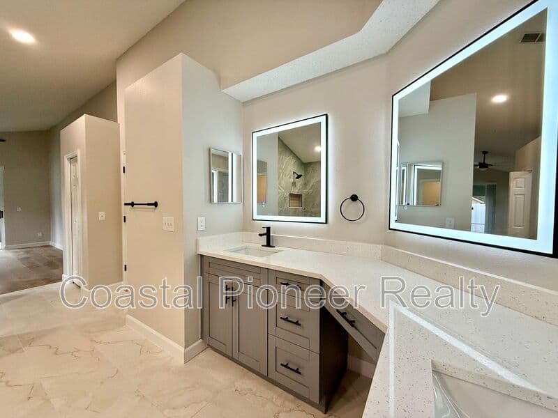 Tampa House: 8902 Breland Dr