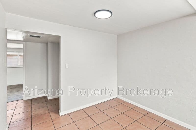 Phoenix House: 3302 W. Solano Dr. South