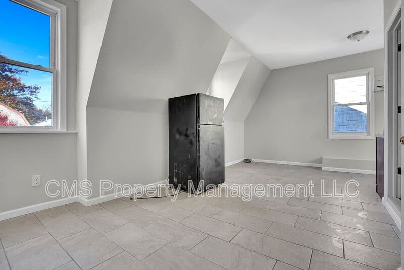 Newark Condo: 142-144 Seymour Ave