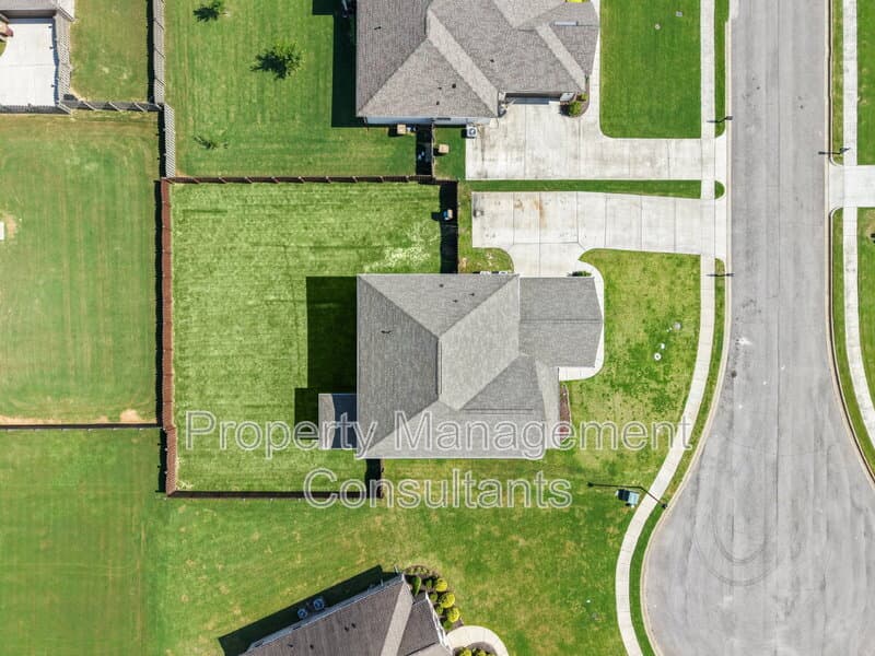 Athens House: 14735 Commonwealth Drive