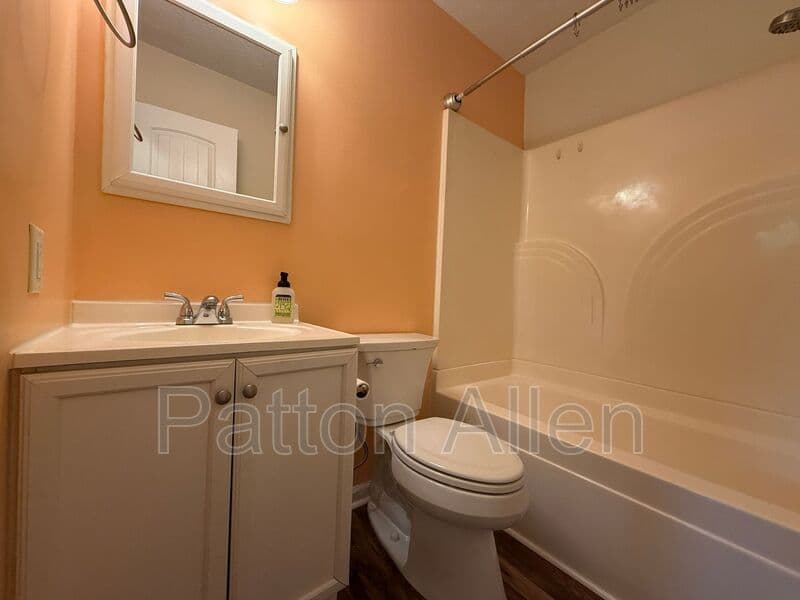 Fairview House: 14 Fox Run Pl