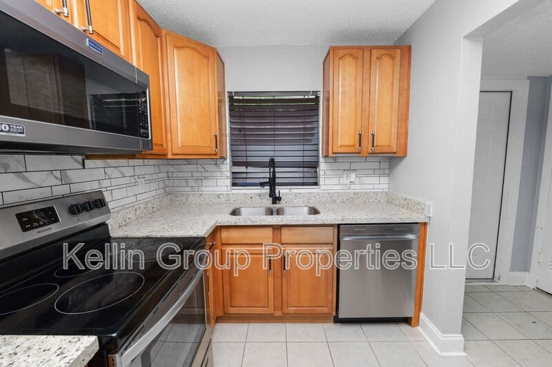 Tampa Townhome: 2862 Somerset Park Dr