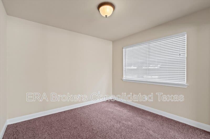 Austin House: 8800 Hazelhurst Dr